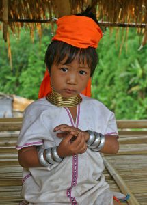 800px-karen_padaung_girl_portrait